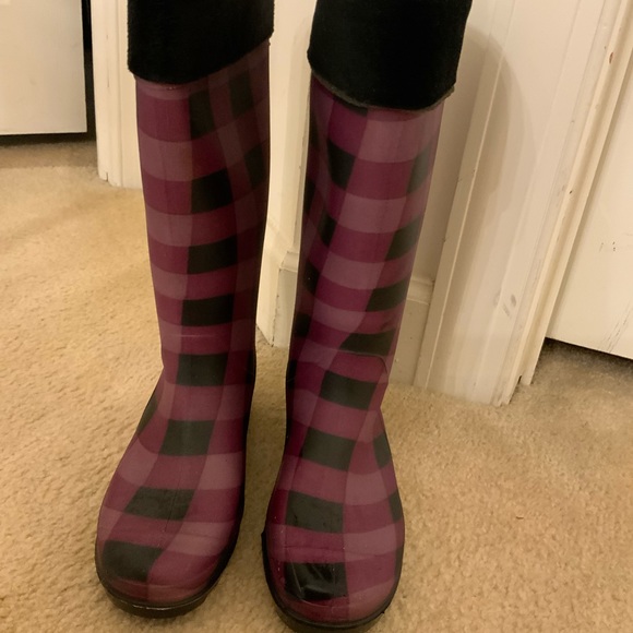 Black and Purple Plaid Rain boots size 7 Good Preowned Condition. - Picture 3 of 10